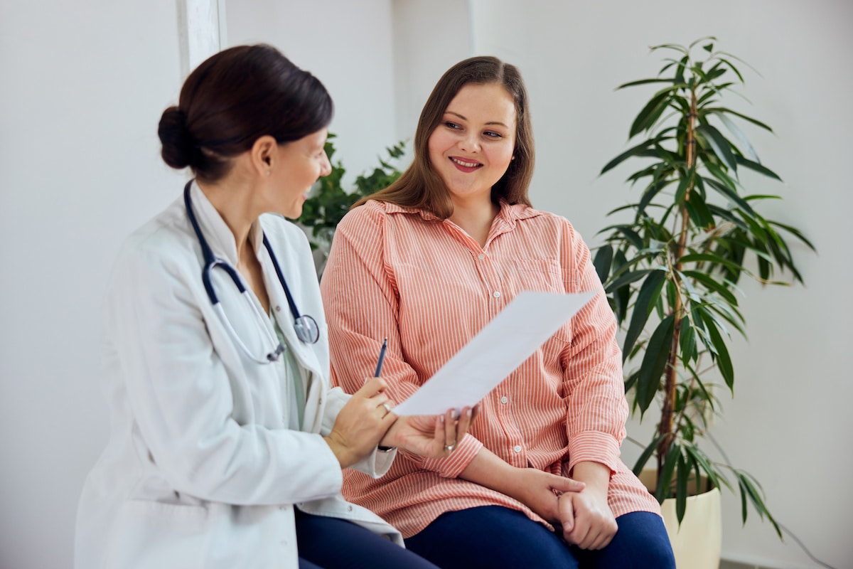 A nutritionist meeting with her patient to discuss a weight loss plan.